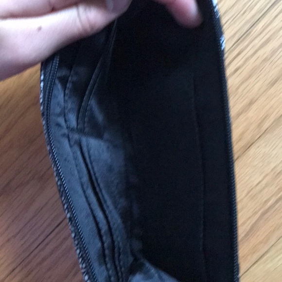 Vera Bradley Black and White wristlet - Picture 3 of 7